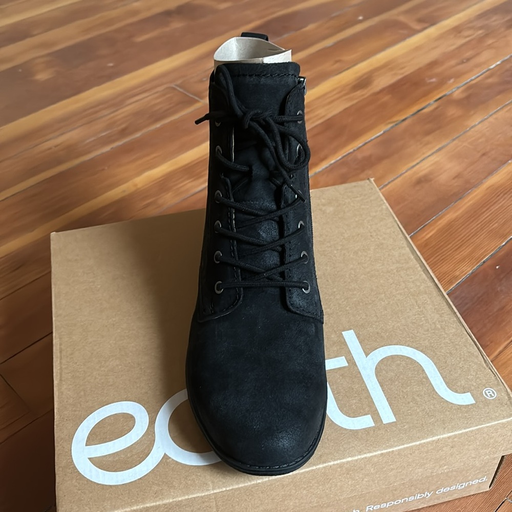 Earth Women's Black Ankle Boots - Picture 2 of 3